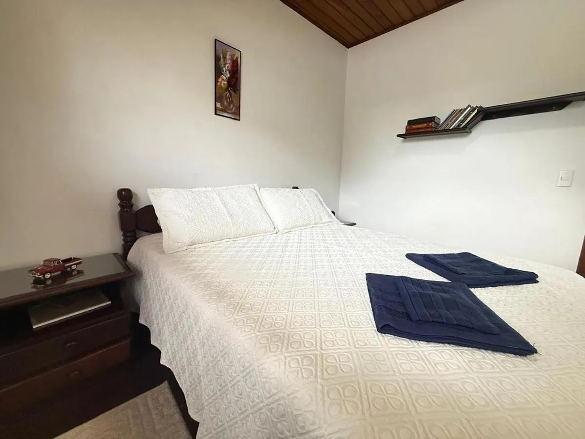 Casa Com Lareira E Churrasqueira 15 Min Do Centrinho Campos do Jordão 0*,  Brasilien